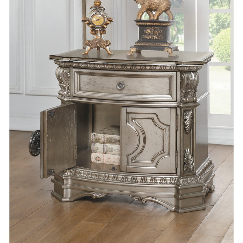 Table de chevet, argent antique