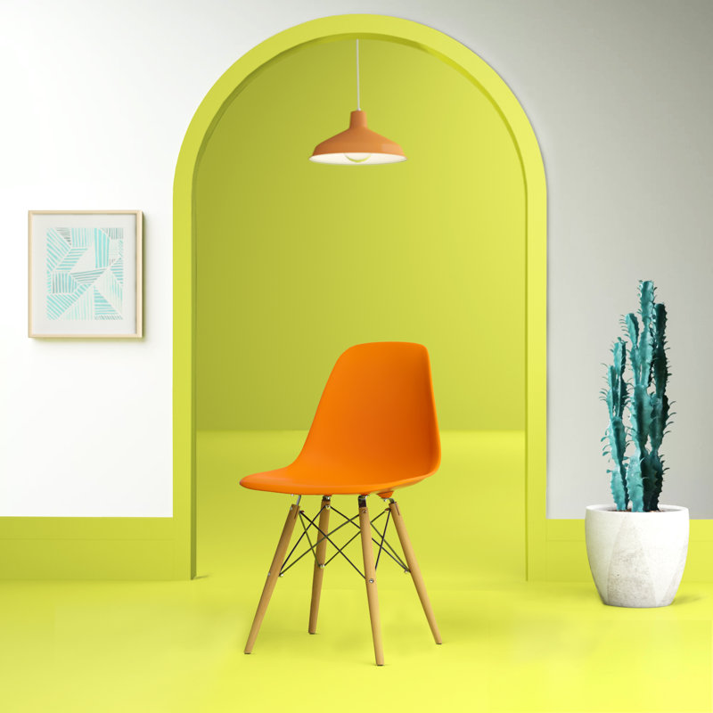 Chaise en plastique avec base en bois, Orange
