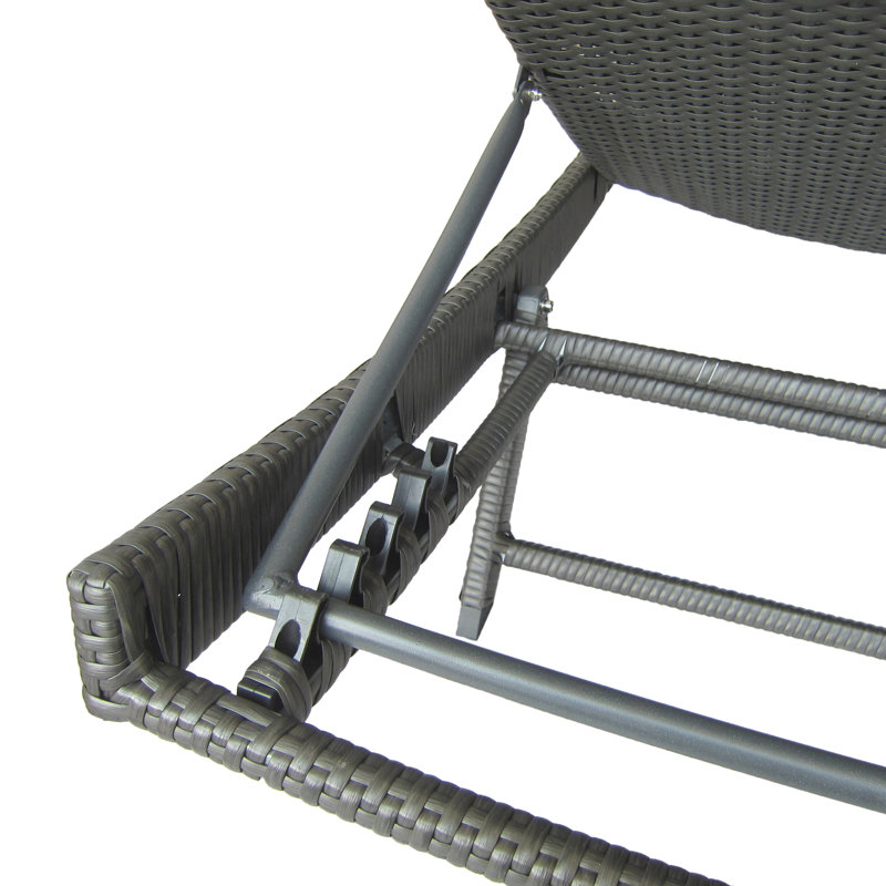 Méridiennes grises avec structure en fer pour une chaise d'extérieur respirante et amusante