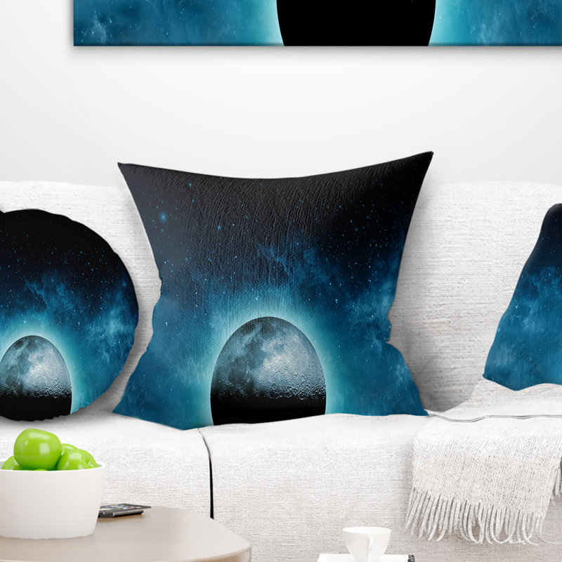 Coussin Landscape Moon in the Front of Galaxies, 16 po x 1 po, Coussin décoratif