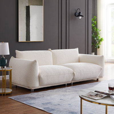 Canapé rembourré de 85 po avec coussins décoratifs disponible dans le salon