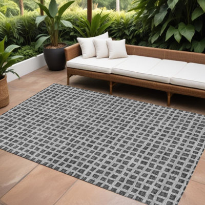 9' X 12' Silver Geometric Washable Indoor Outdoor Area Rug