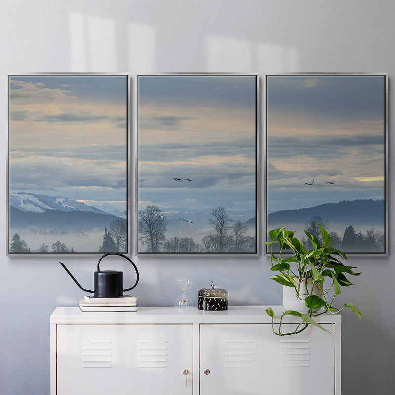 «Misty Horizon», reproduction sur toile 3 pièces, H 24 po x l 48 po x P 2 po, Argent