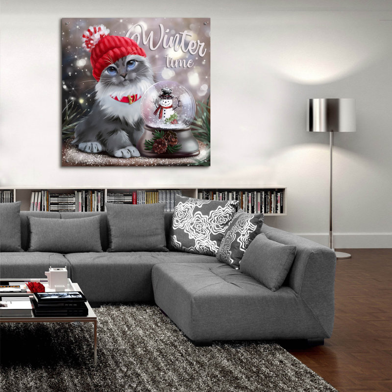«Chat gris dans un bonnet rouge et bonhomme de neige dans une boule de neige» par Kajenna Art, 36 po x 36 po