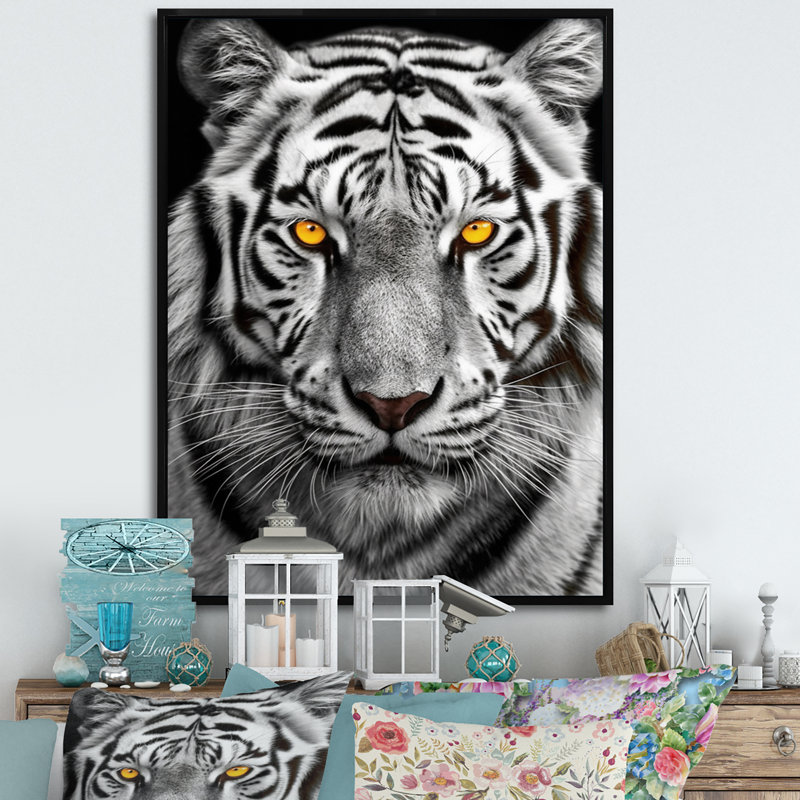 Tigre blanc féroce I - reproduction sur toile, H 44 po x l 34 po x P 1,5 po, Cadre flottant noir