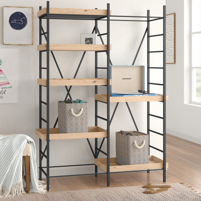 Étagère en fer avec six tablettes réglables en bois