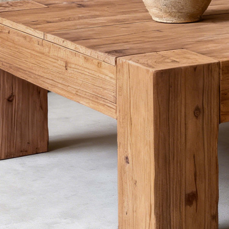 Table basse en bois massif avec une esthétique Wabi-Sabi, une texture de grain naturel, une fabrication à mortaise et tenon et une conception fonctionnelle minimaliste pour une élégance de salon.
