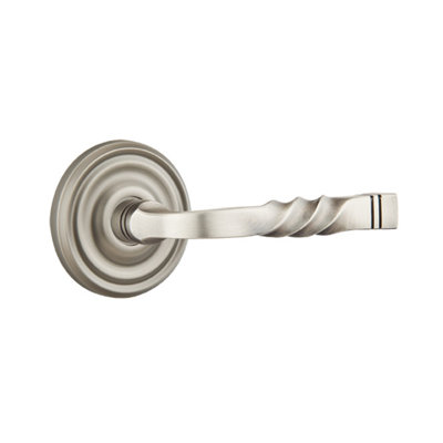 Santa Fe Flat Privacy (Bed & Bath) Door Lever with Round Rosette