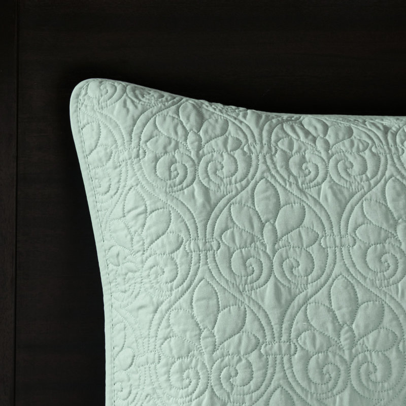 990953933-E60E Comforter