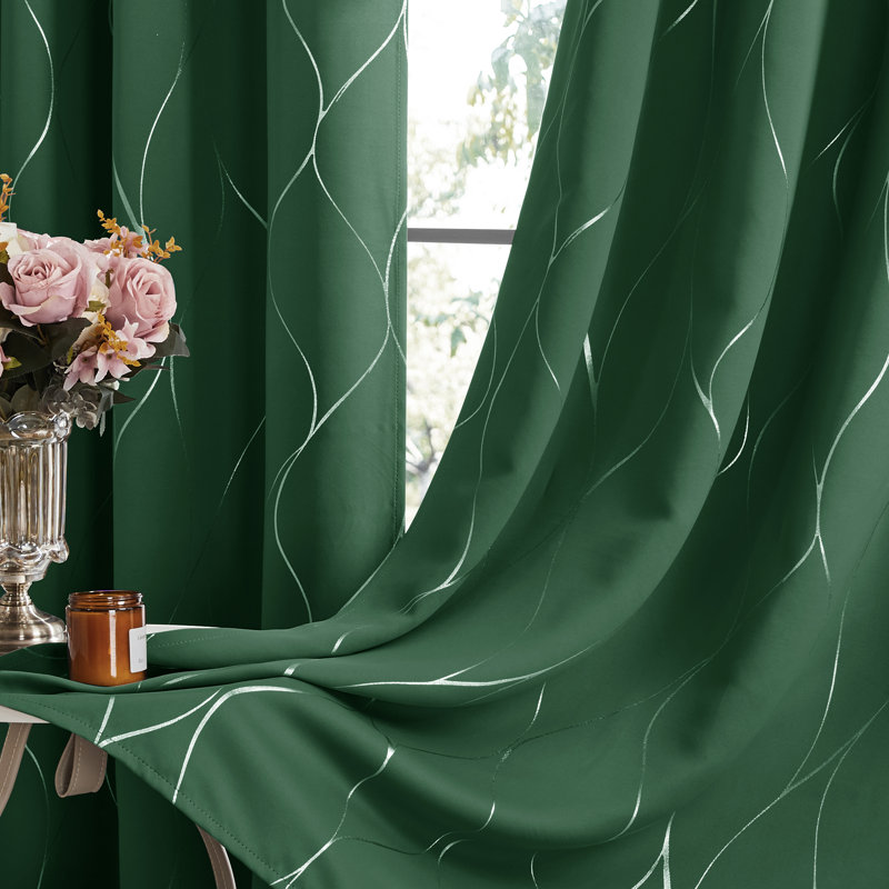 Panneaux de rideaux obscurcissants et isolants en polyester Kellda , Forêt foncée, L 42 po x L 84 po