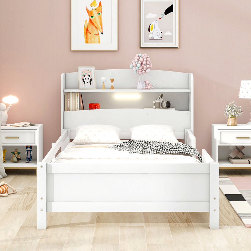 Lit plateforme simple en bois avec éclairage à DEL intégré, tête de lit avec rangement et garde-corps, blanc, White