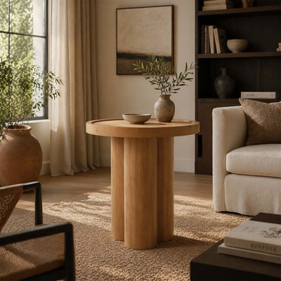 Table de bout ronde en bois, parfaite pour les petits espaces et les décors modernes