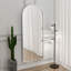 Miroirs muraux surdimensionnés arqués-673559885-673559886