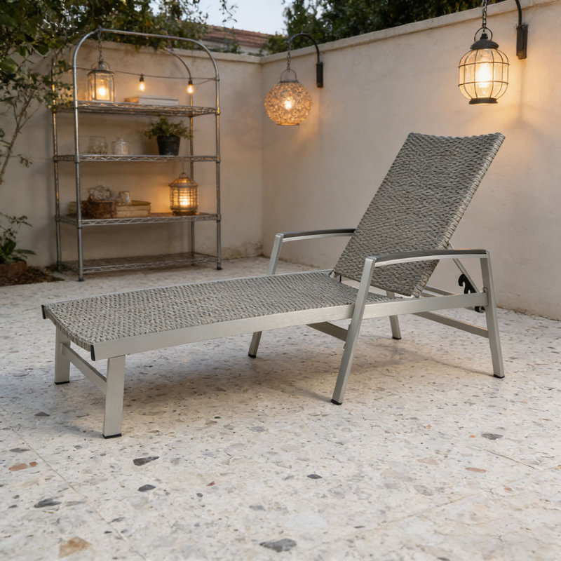 CHAISE LOUNGE