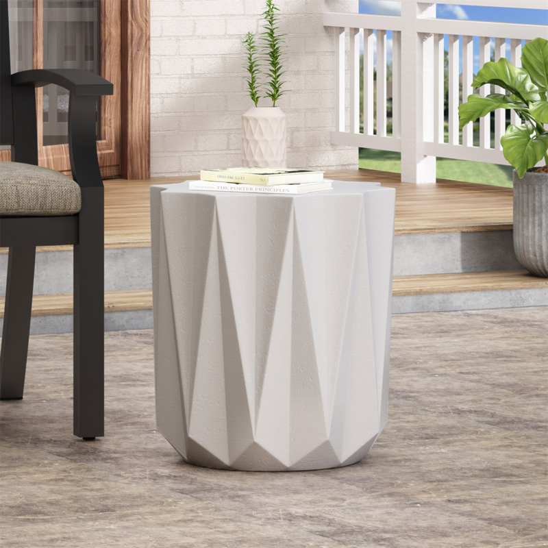 Table d'appoint d'extérieur en béton léger, 17.75" H x 15.5" W x 15.5" D