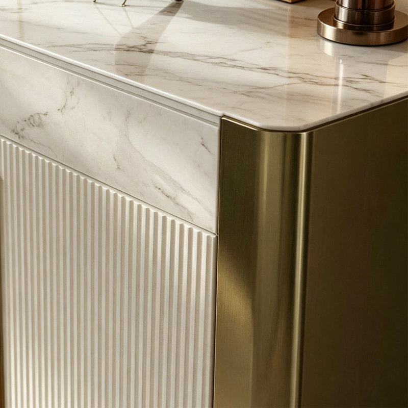 Buffet de rangement réglable de style italien, 43.31" H x 55.12" W x 13.78" D, Beige/Gold