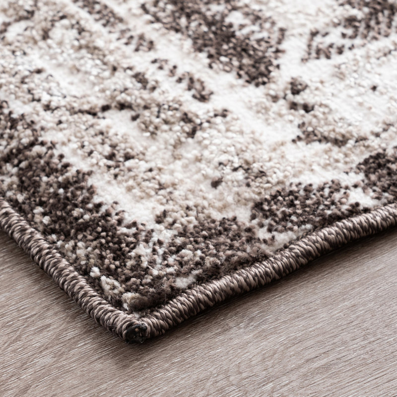 Tapis oriental brun en polypropylène et polyester Saxton, Rectangle 5 pi 3 po x 7 pi 3 po