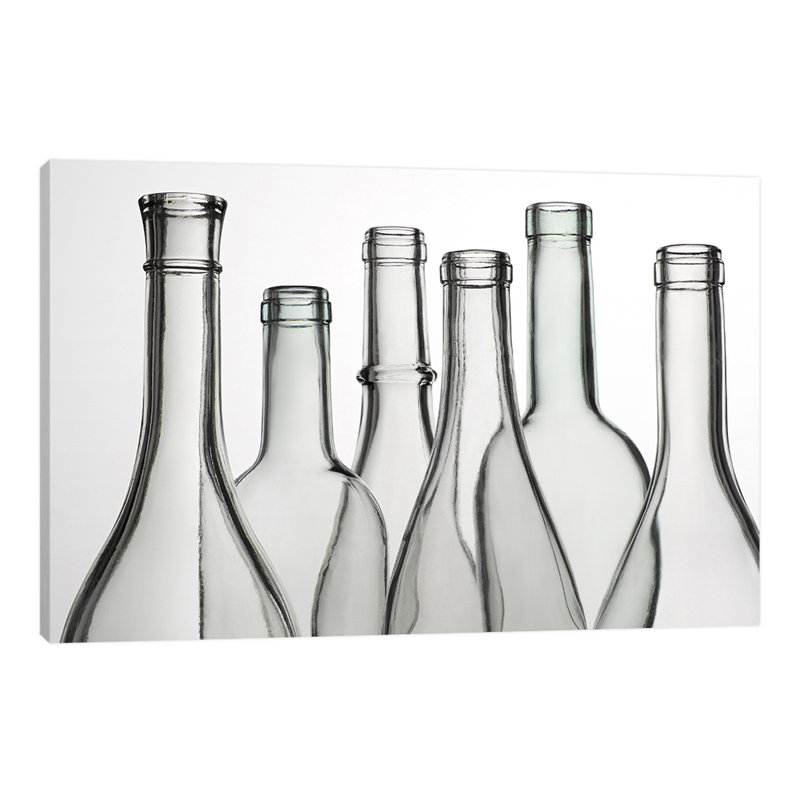 « empty bouteilles » par barry seidman, impression sur toile tendue, H 16 po x l 24 po x P 1,5 po