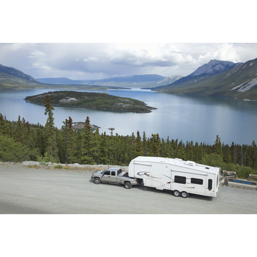 Wohnmobil am Tagish Lake