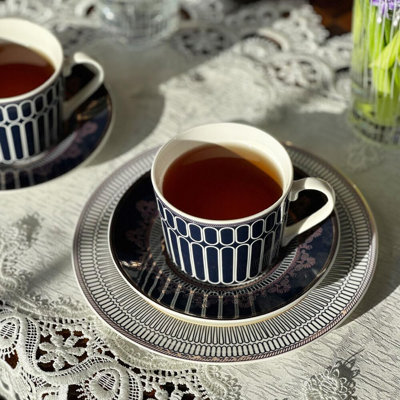 Ensemble de 4 tasses à thé et soucoupe en porcelaine cobalt victorienne J-229568 Victoria Bella STP
