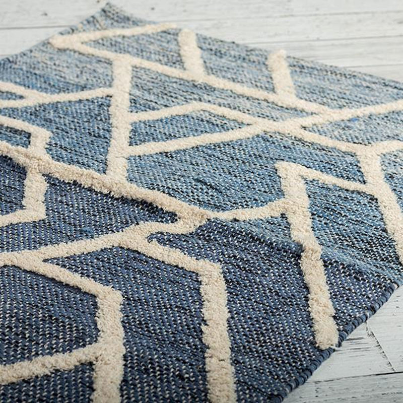 Tapis touffeté en coton bleu et gris Zari