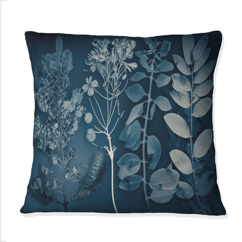 Fleurs sauvages rétro dans les tons de bleu I - Coussin décoratif à imprimé floral
