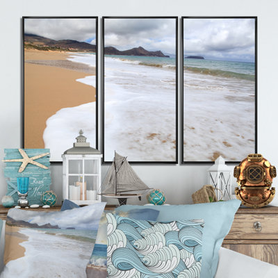 Vagues blanches sur la plage de l'île tropicale - ensemble d'art mural encadré nautique et côtier sur 3