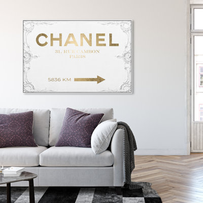 «Fashion and Glam Couture Road Sign», impression sur toile tendue rococo