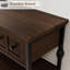 Console d'entrée de style colonne romaine en bois de PB rouge-brun avec plusieurs tiroirs de rangement, idéale pour un hall d'entrée, un salon, une salle à manger, un couloir, un appartement, un bureau ou un décor intérieur classique.