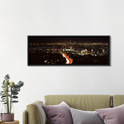 «City illuminé la nuit» Hollywood, City of Los Angeles, Los Angeles County, California, USA par Panoramic Images - Impression sur toile tendue sur châssis