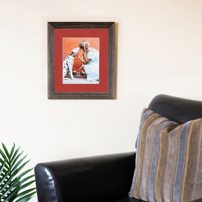 Cadre photo Arttoframes de 8,5 po x 11 po en bois de grange brun véritable récupéré de 1,5 po avec tapis simple de 2 po disponible en plus de 60 couleurs, pour des photos de 8,5 po x 11 po avec le tapis ou des photos de 12,5 po x 15 po sans le tapis