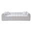 Canapé surdimensionné en forme de nuage guimauve pour le confort ultime du salon-129687246