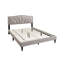 Grand lit en tissu brun clair avec tête de lit capitonnée et aucun sommier tapissier requis