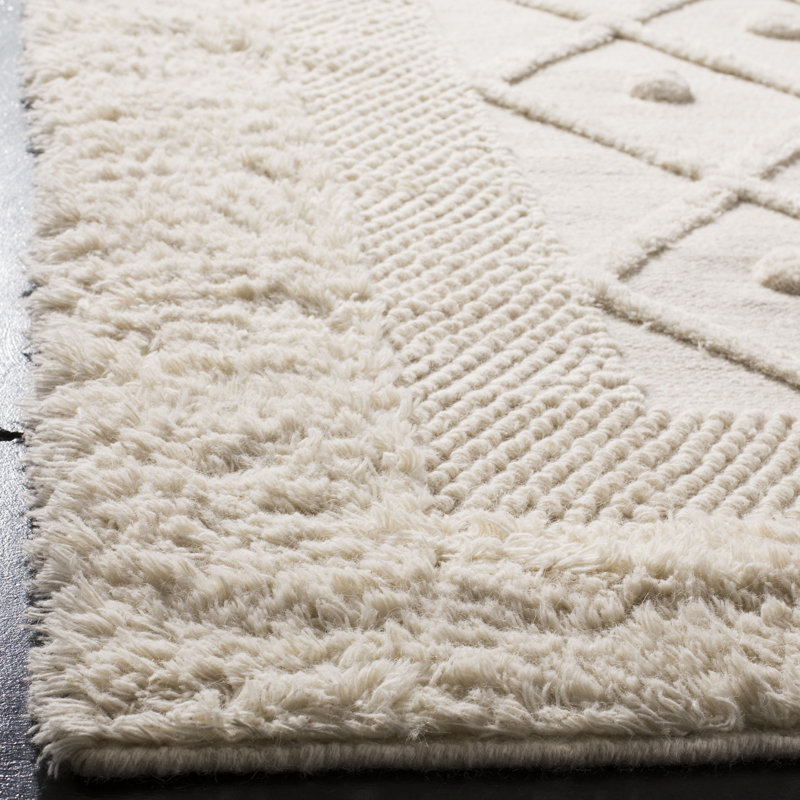 Inelda Hand Knotted Wool/Cotton Geometric Rug in Ivory, Round 6'