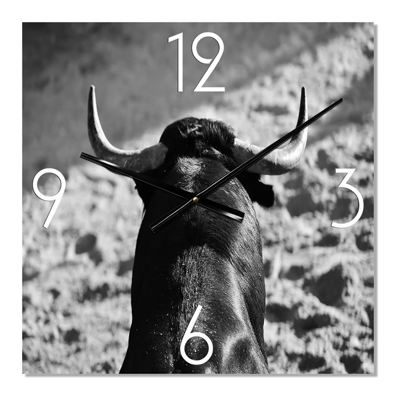 Portrait monochrome d'un taureau espagnol II - Horloge murale de ferme, Moyen