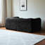 Canapé 2 places en velours avec coussins moelleux, rembourrage en mousse, idéal pour les petits espaces. Style moderne et épuré. Tissu respirant. Parfait pour les petits salons.