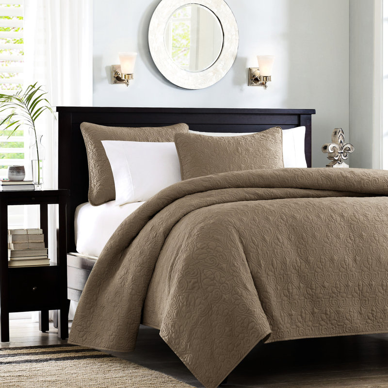 Très grand / très grand lit matelassé réversible - Le matelassage intrigant avec bourre en coton prélavé redéfinit votre chambre à coucher.