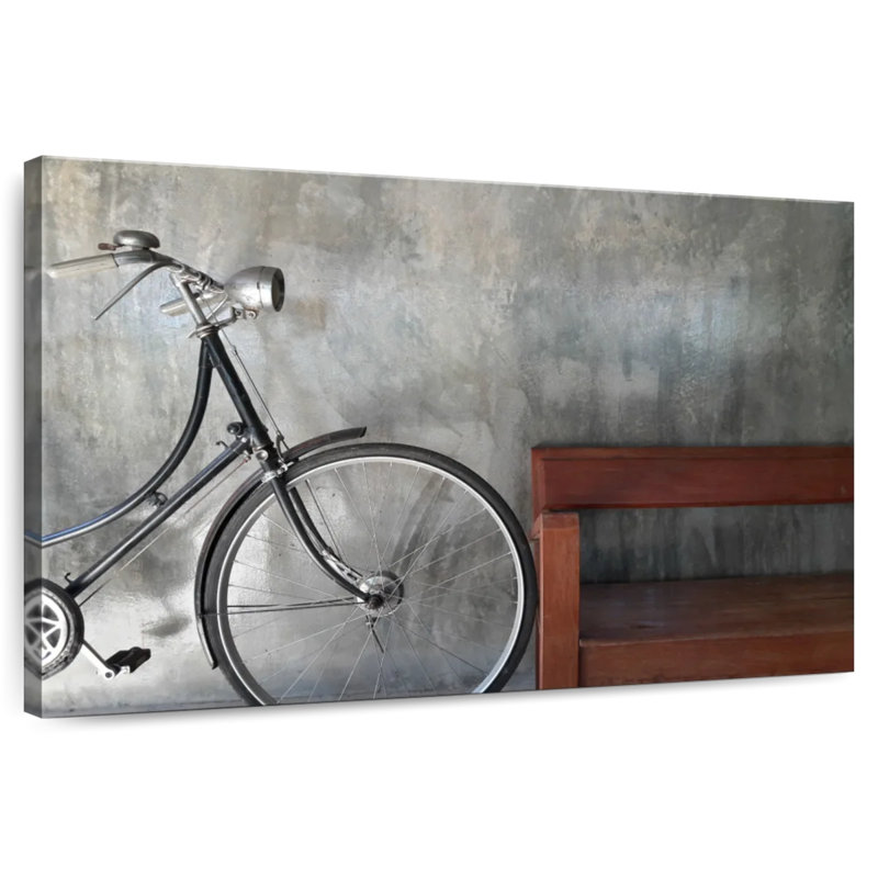 Vélo rétro Mehar par un banc, H 30 po x l 45 po
