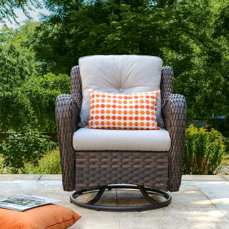 Chaise de patio pivotante avec coussins Tichina, Brun