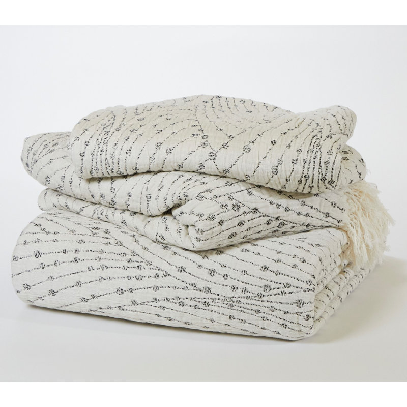 Emilie Coverlet, Queen
