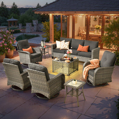 Chaises berçantes pivotantes pour l'extérieur en osier 8 pièces avec table basse à énergie solaire, ensemble de canapé à dossier haut toutes saisons, ensemble de meubles de patio avec coussins