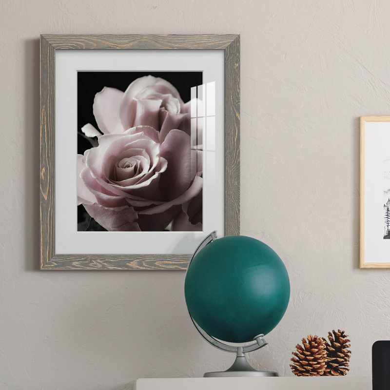 Rose noire II - photographie, H 44 po x l 31 po x P 1 po, Cadre en papier gris