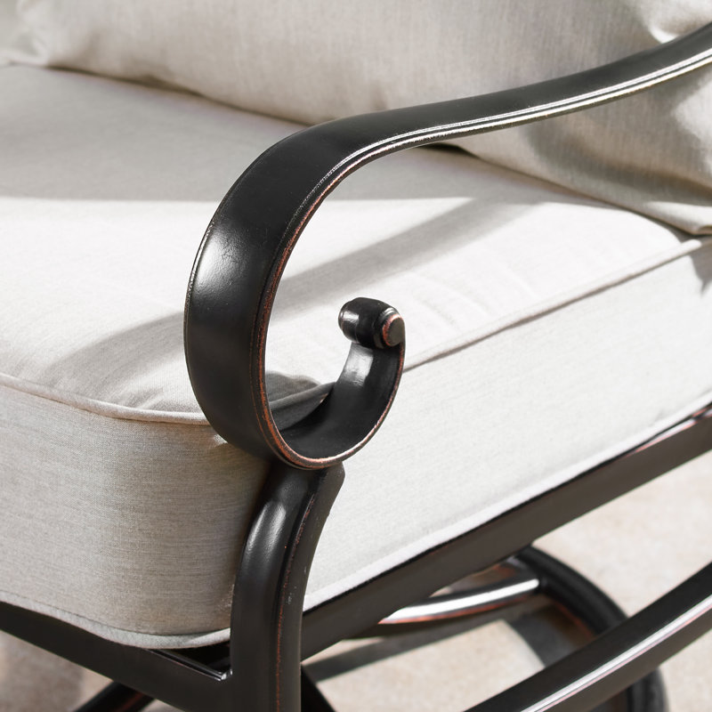Chaise de patio pivotante avec coussins Mccoin