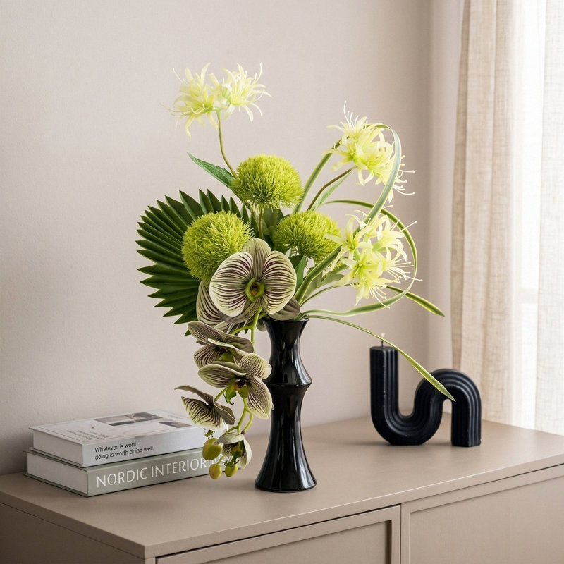 Fleurs artificielles avec vase, Noir