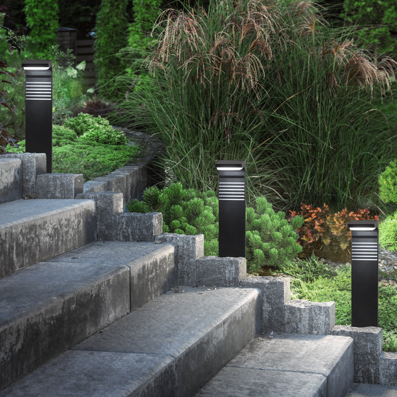 Solar Powered Integrated LED Pathway Light Kit, Cool