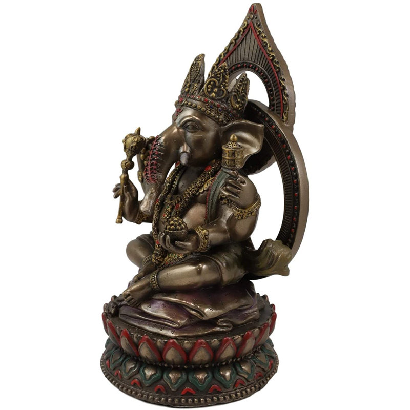 Dieu suprême indou couronné Nritya Ganesha Chaturthi