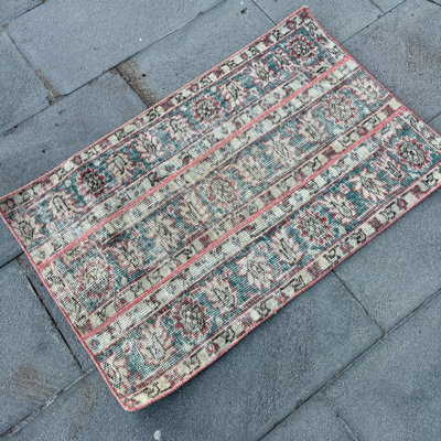 Handcrafted Floral Patterned Turkish Rug with Vintage Bohemian Decor for Indoor Use