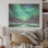 «Green Northern Lights Winter Charm I», art sur bois de pin naturel