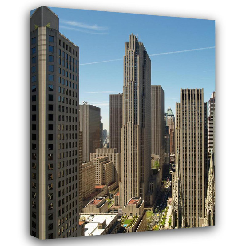 New York, GE, bâtiment de nuit, H 38 po x l 28 po