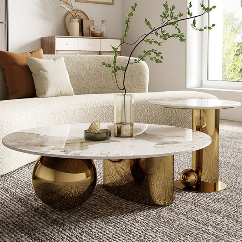 Table basse luxueuse de style italien., H 14 po x L 31,5 po x l 31,5 po, Doré